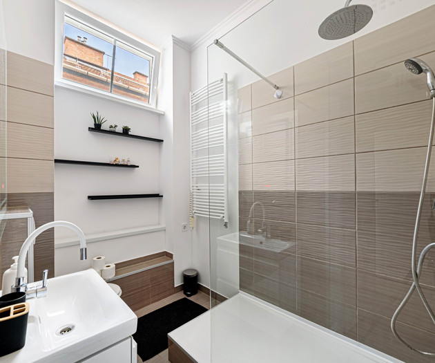 2 BEDROOM APARTMENT NEAR THE OPERA HOUSE