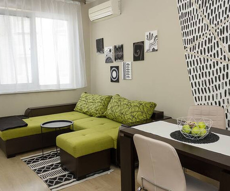 Black & White ~ 1BD Flat in Varna Center