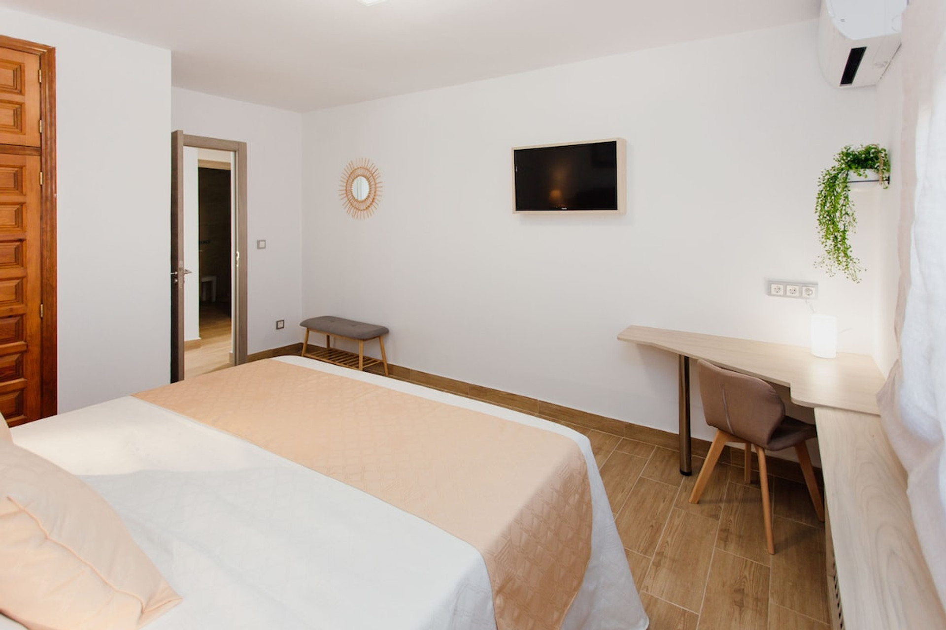 Bedroom 1 image 2
