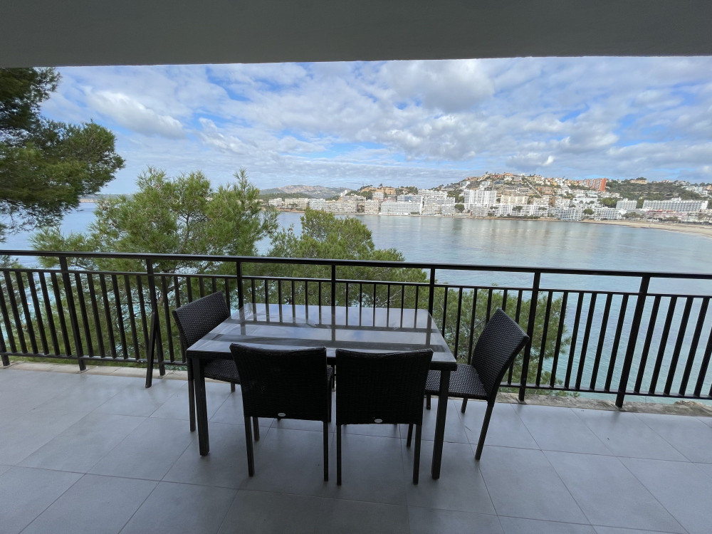 Front line apartment in Santa Ponsa preview