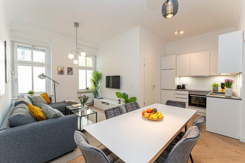 Modern and completely renovated 4-room apartment preview