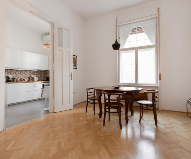 Unique design apartment next to Opera