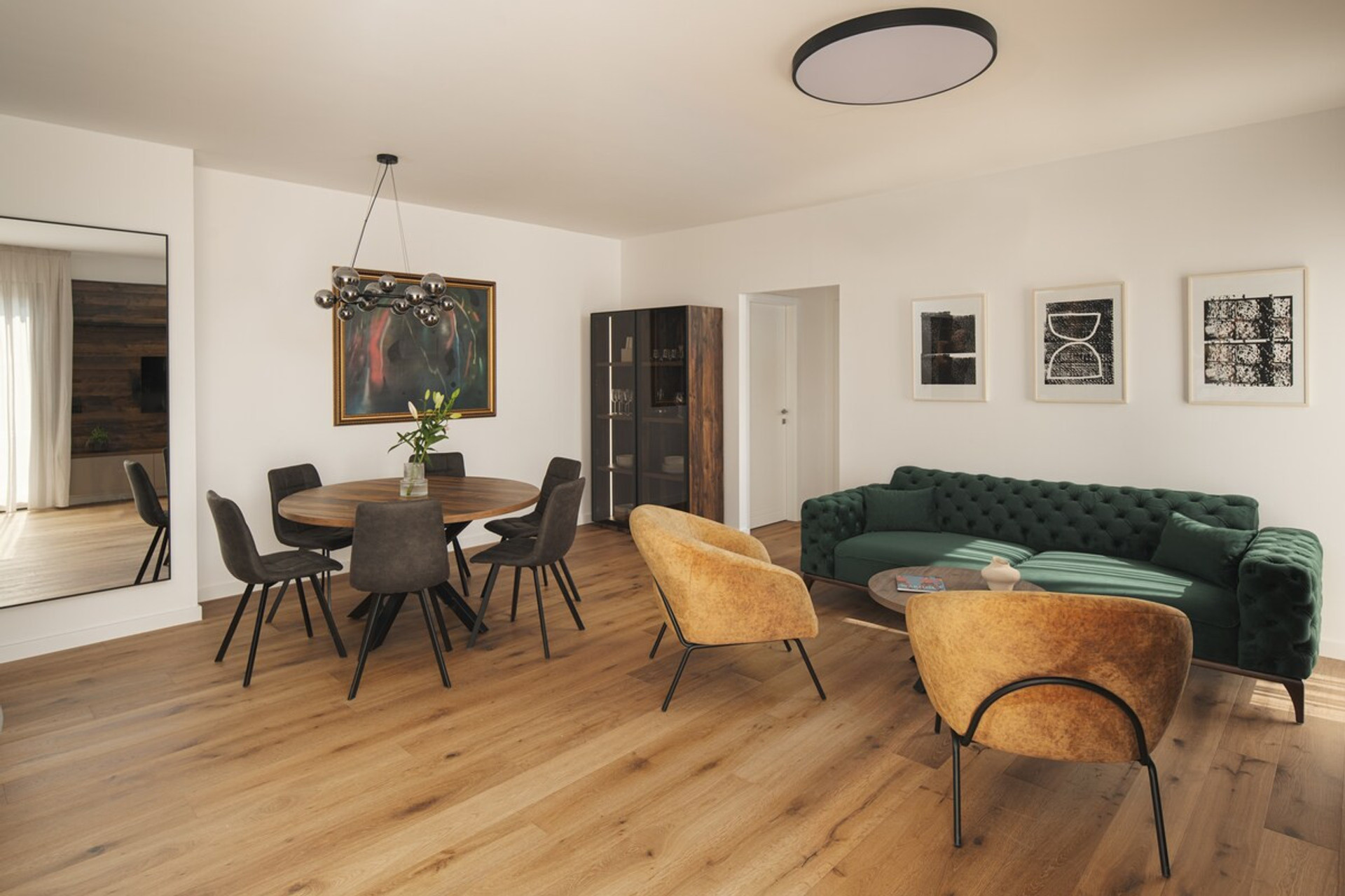 Dining area image 2