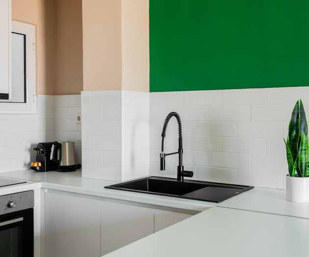 Full kitchen