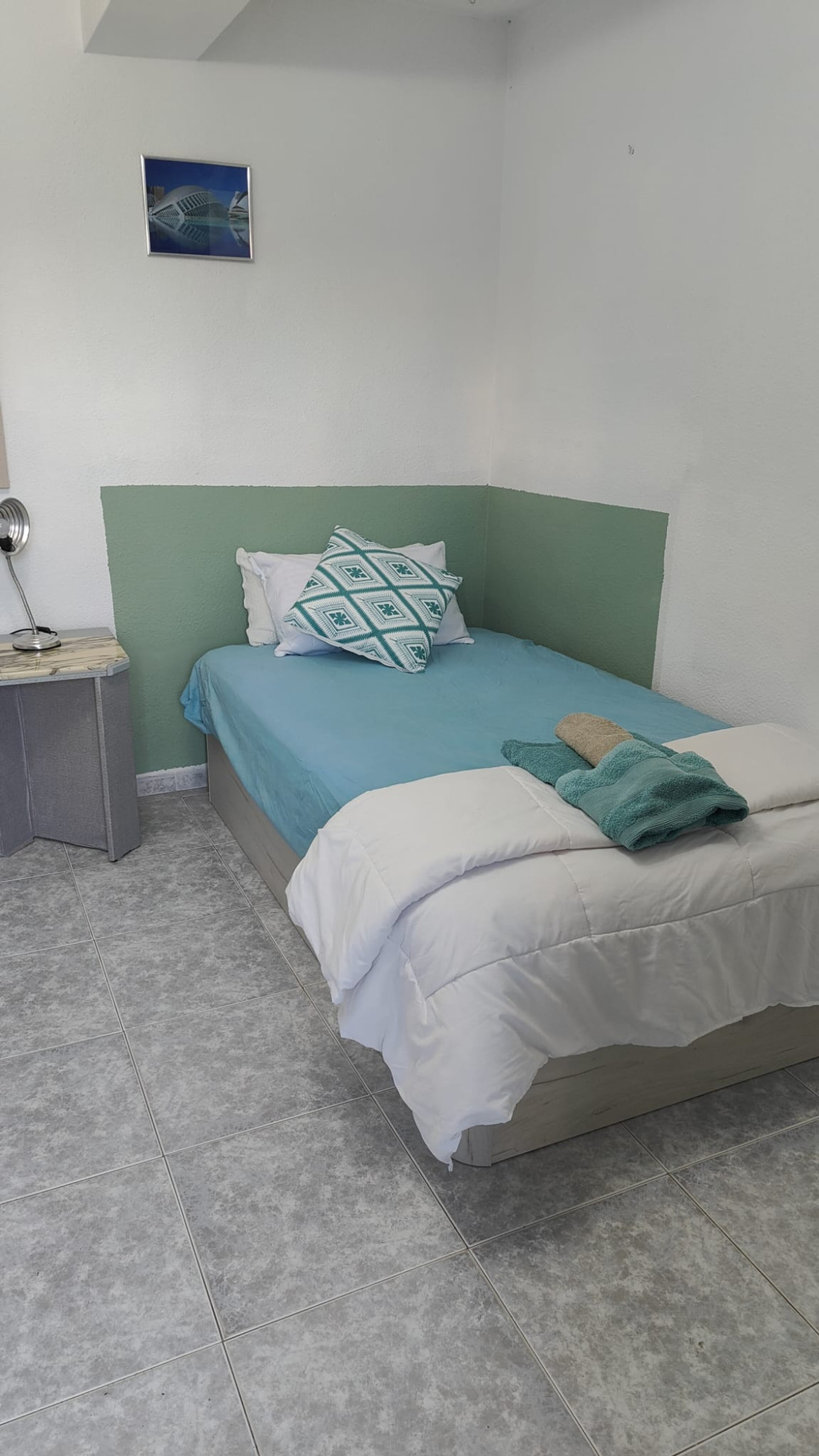 Habitacion con somier y balcon propio