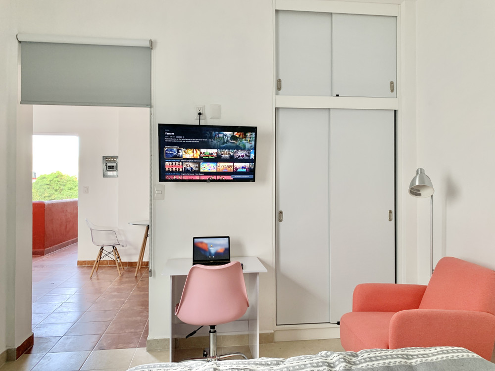 Sky Flat 2/1_ 500mbps Wifi, Desk with monitor preview