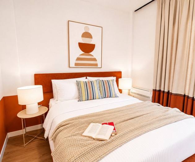 Bedroom with reading nook
