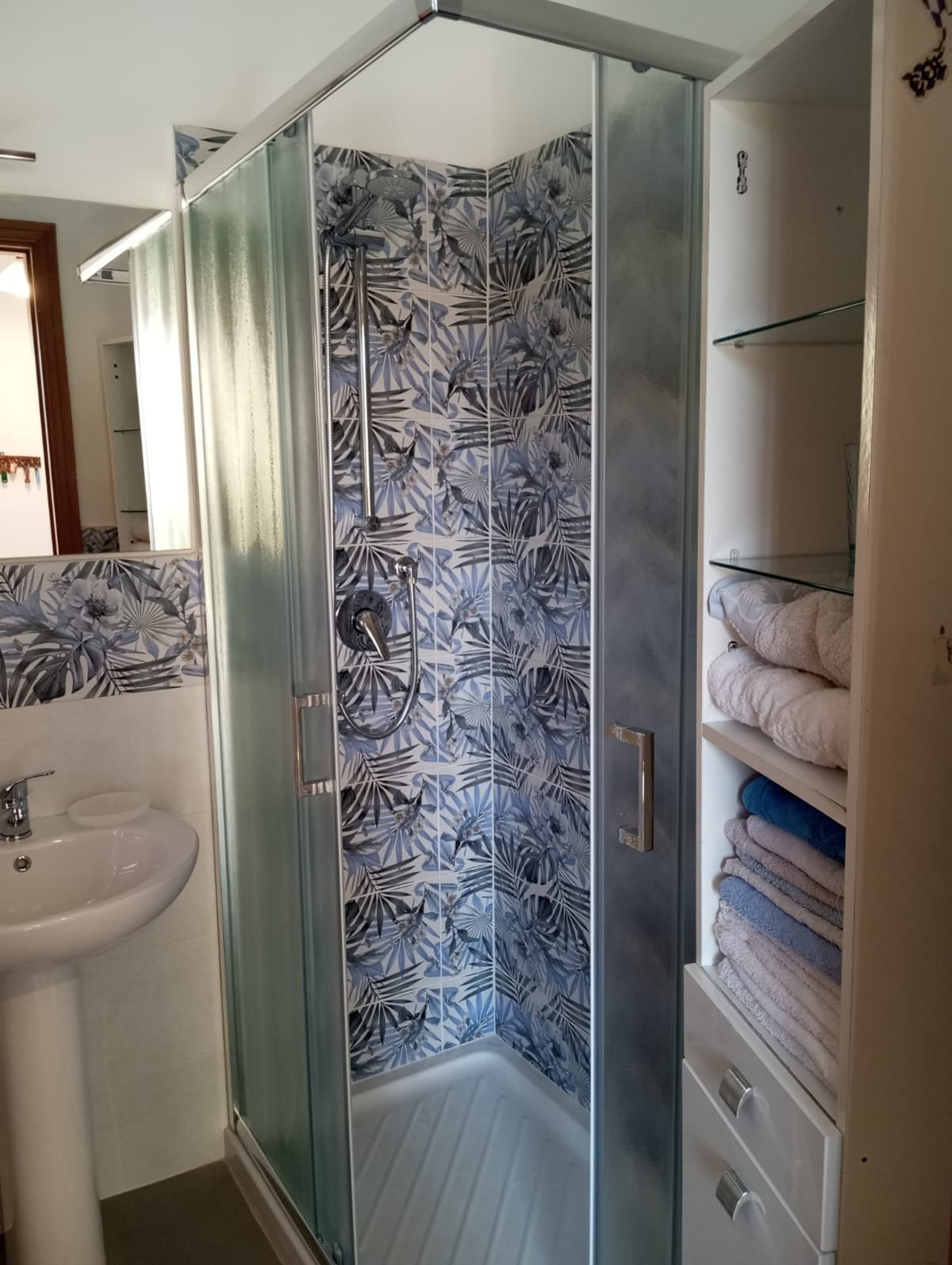 Bathroom with patterned shower