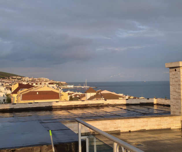 Sea View Penthouse • 3BR • 96m² Terrace • Pools