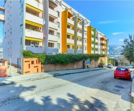 Charming 1 Bedroom Apartment with Balcony in Split