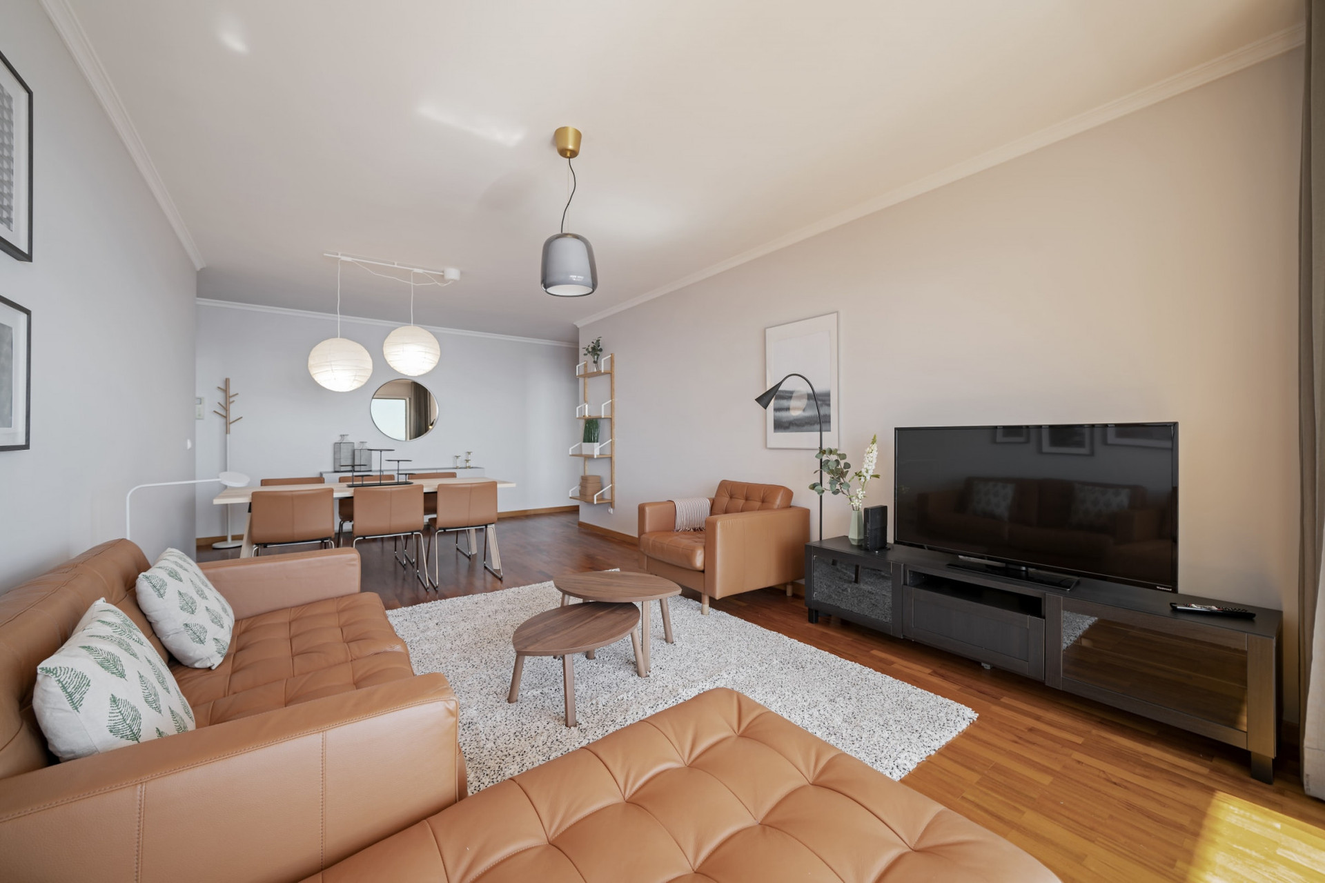 Livingroom with TV.