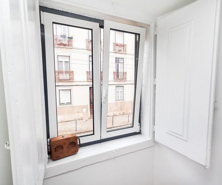 Sunny apartment near Lisbon's River