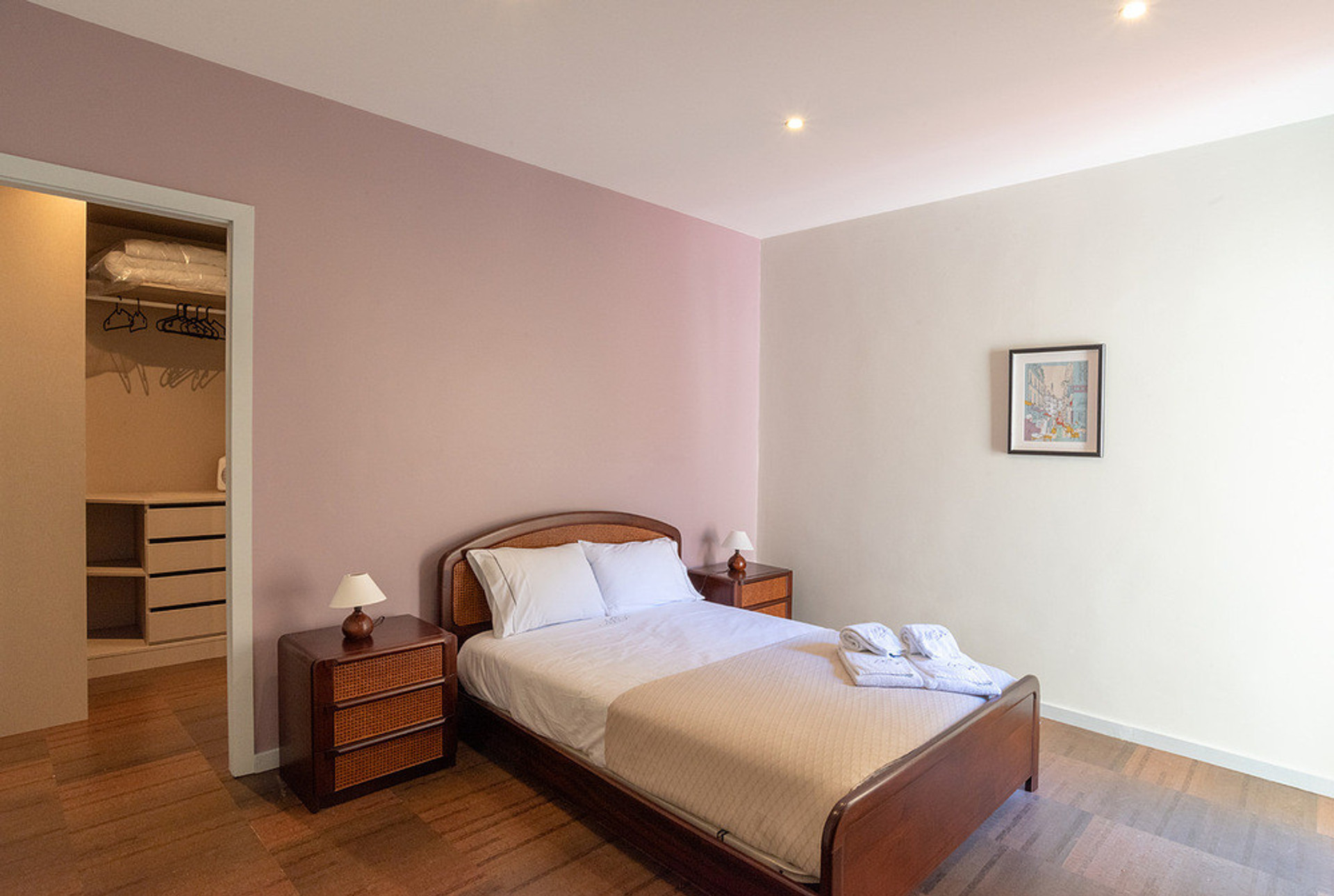 Double bedroom with walk-in closet