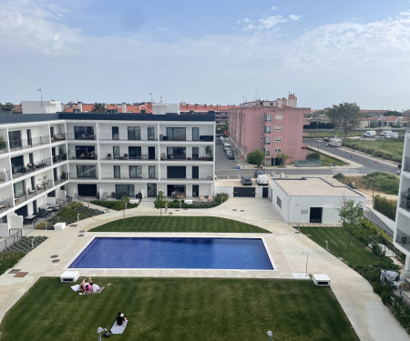 Light-filled apartment with pool