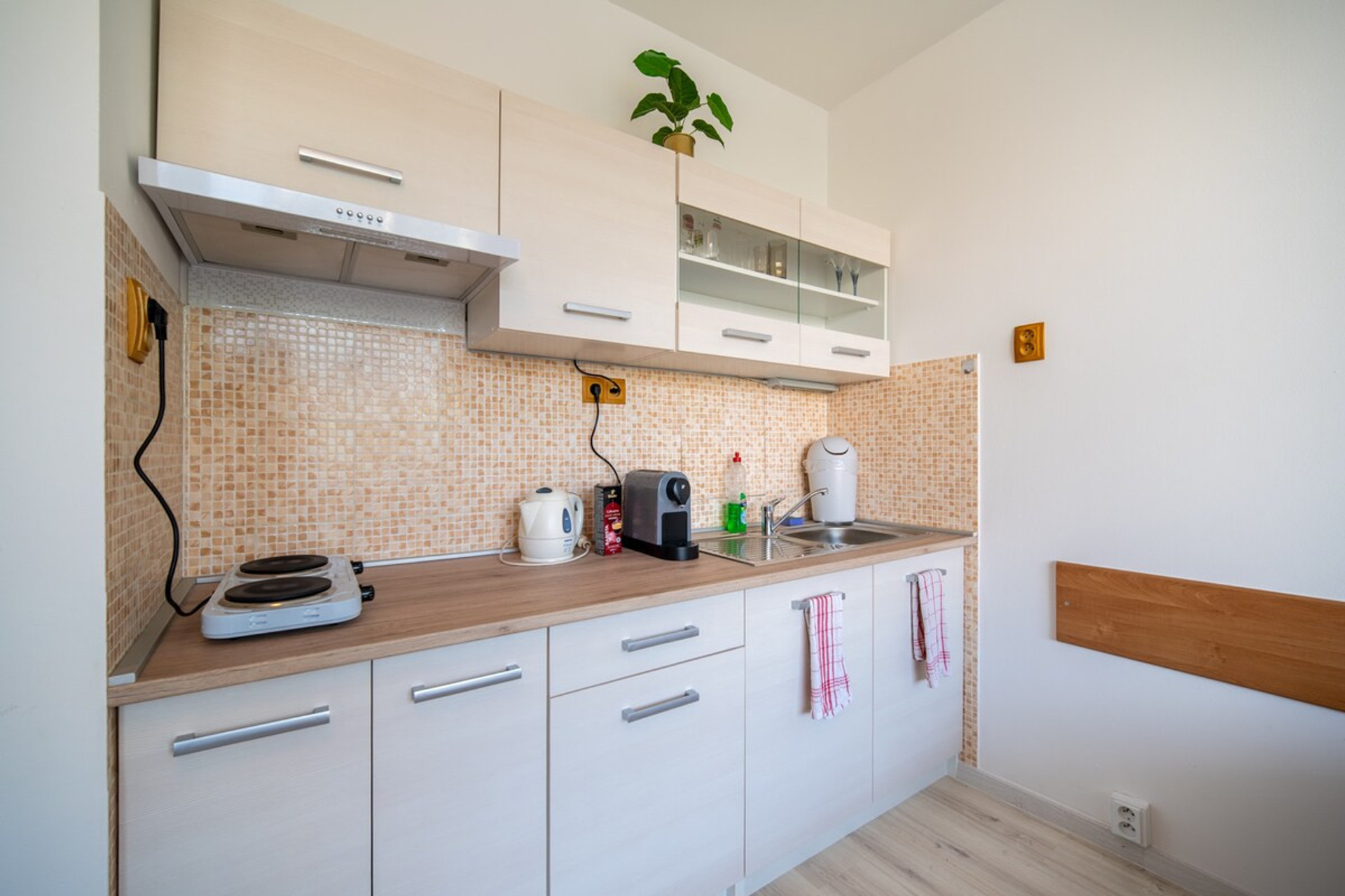 Full kitchen image 2