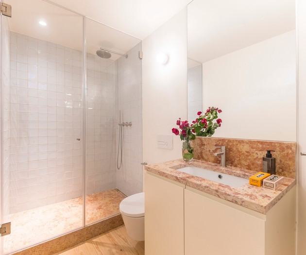 Full bathroom