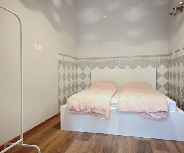 NEWLY RENOVATED, 3 BEDROOM APARTMENT IN THE CENTRE