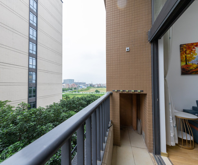 Cozy ,super clean  apartment  near metro  station
