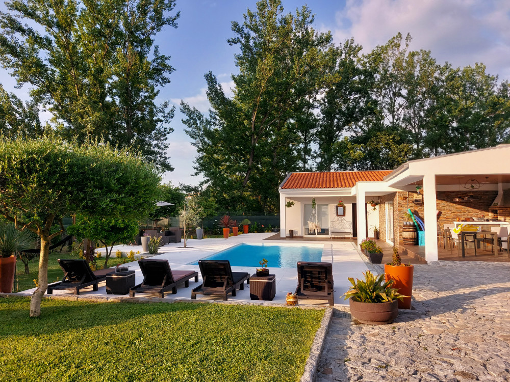 Villa with pool for 4 people preview