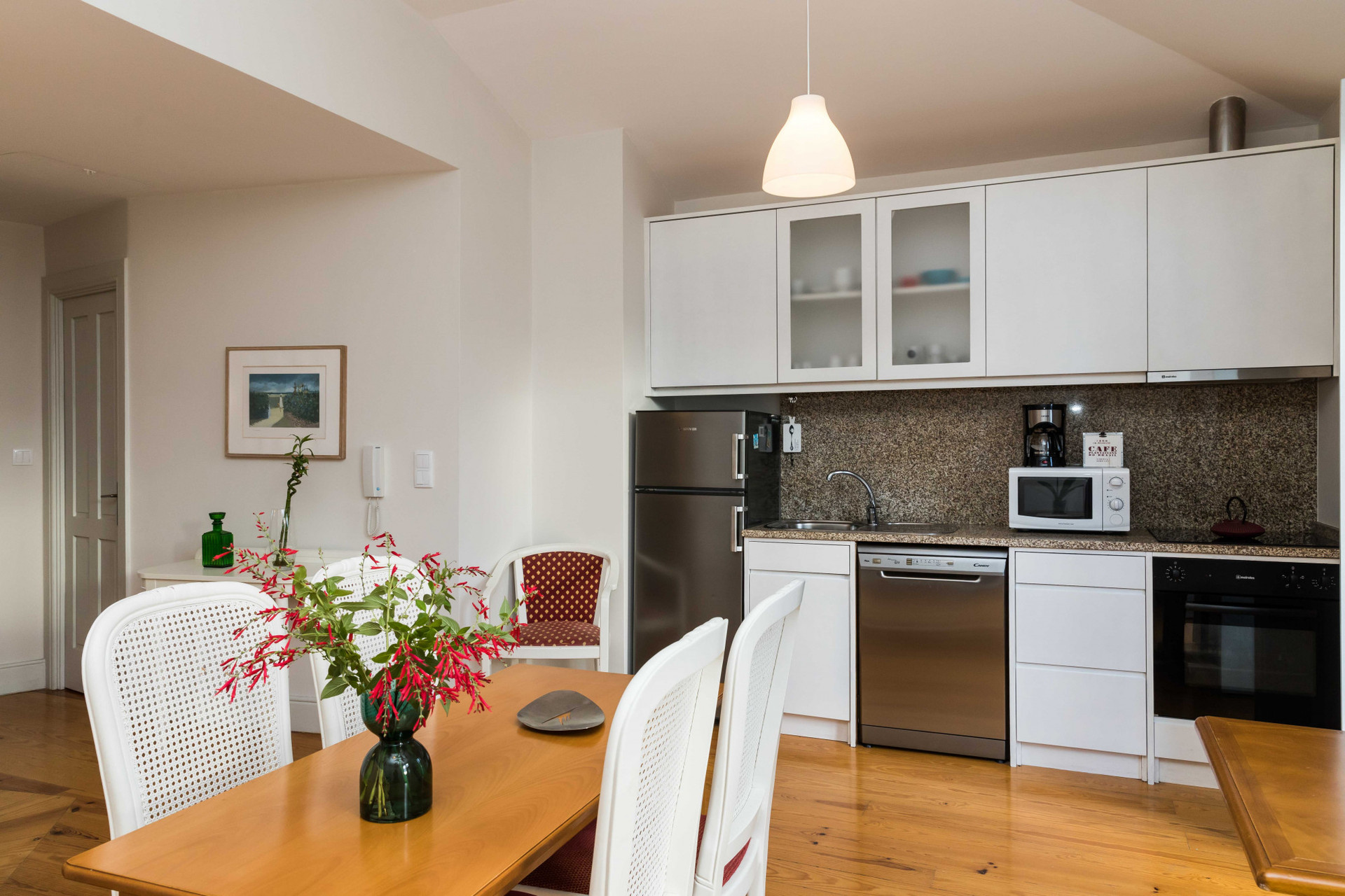 Kitchenette and dinning area