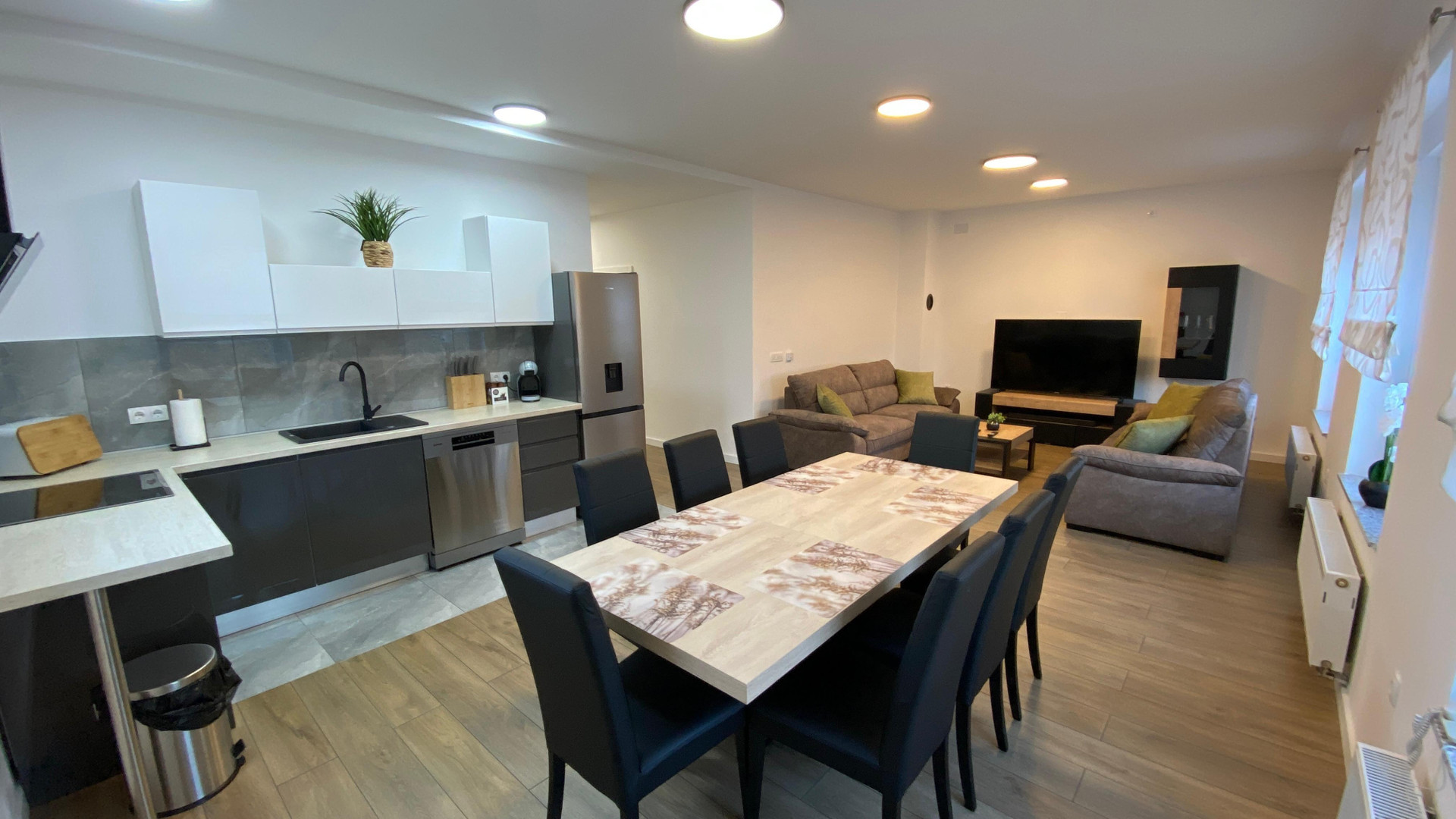 Dining room & kitchen