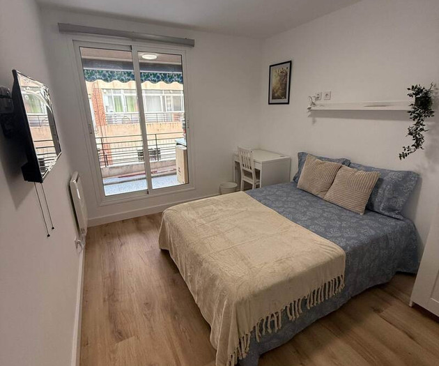 Double bedroom with private bathroom
