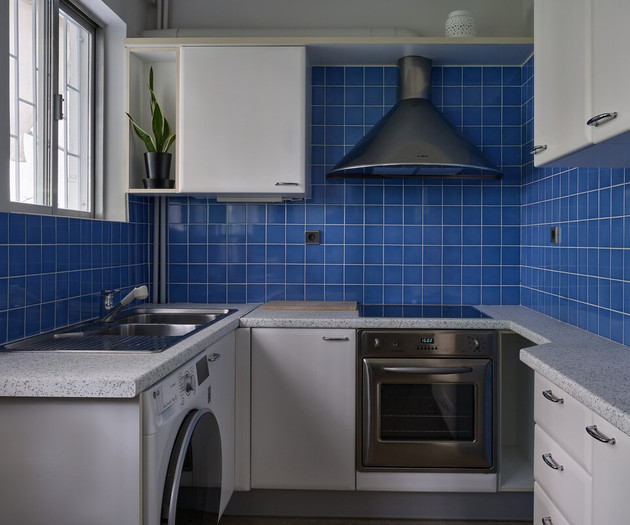 The full equipped kitchen