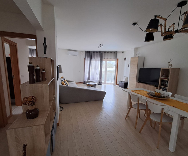Ocean View T2 with Pool, Garage & Workspace