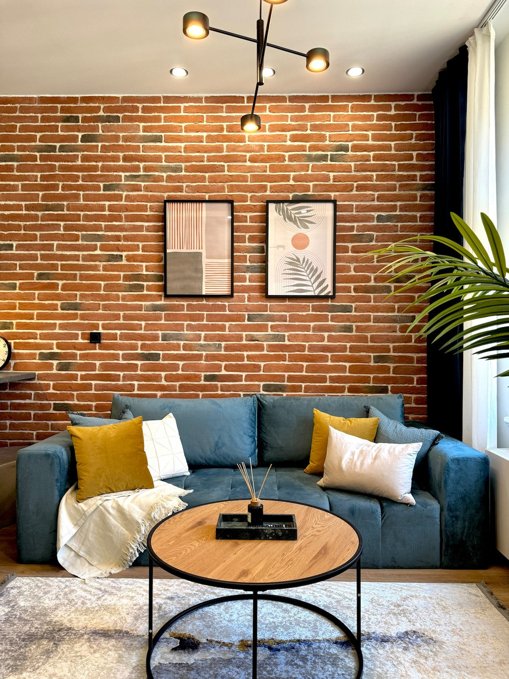 10 minutes Charles bridge modern APT preview
