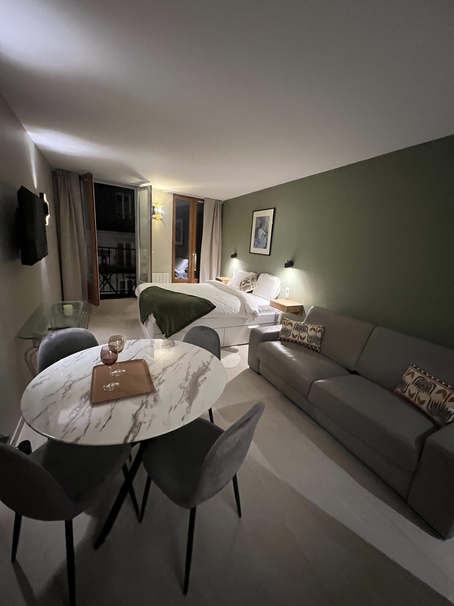 Studio open plan dining bed sofa