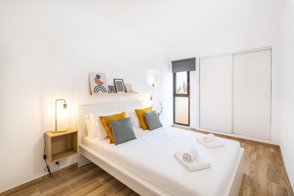#011 NewTown Flat Near Oura Beach by Home Holidays