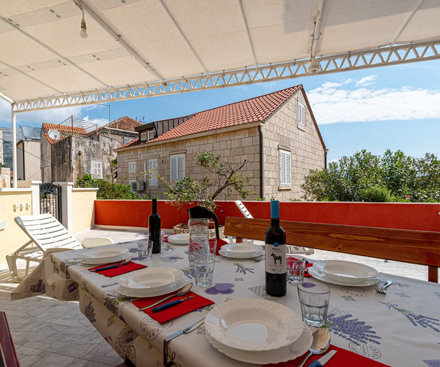A1 apartment next to the beach, with the sea view