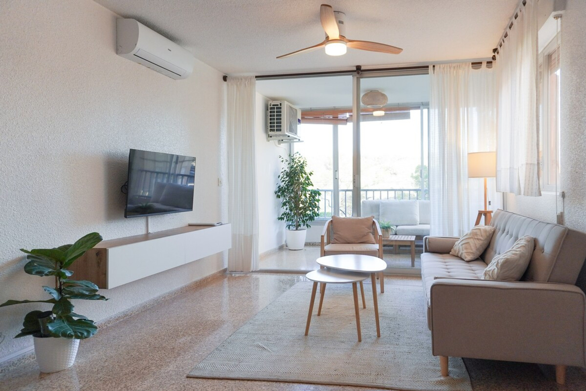 Living room image 3