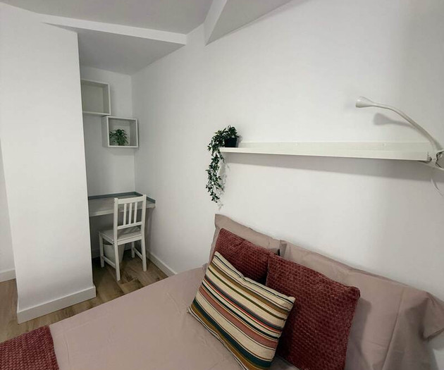 Double bedroom with private bathroom