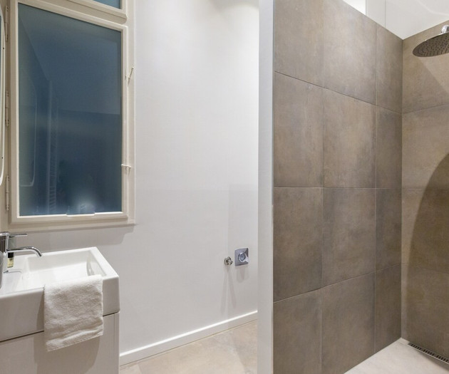 Grand & Cozy In The Heart Of Budapest | 2BR & 2BH