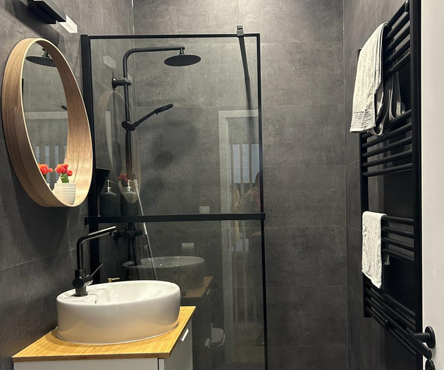 Stylish 1.5-BR Apartment in an Excellent Location