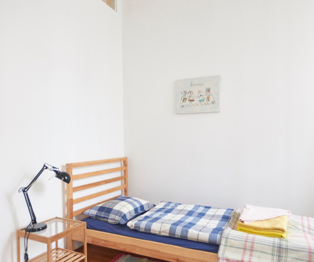 Bedroom with single bed
