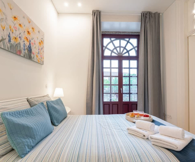 Bright Flat w/ Balcony by Host Wise