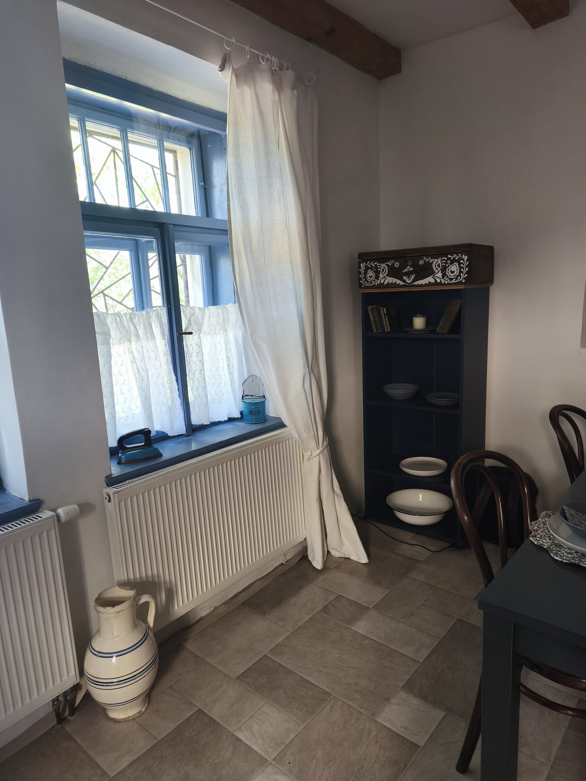 Dining nook with bookshelf