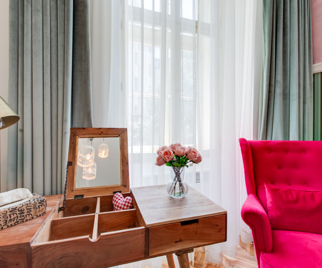 Quaint Maid's Boudoir Apartment