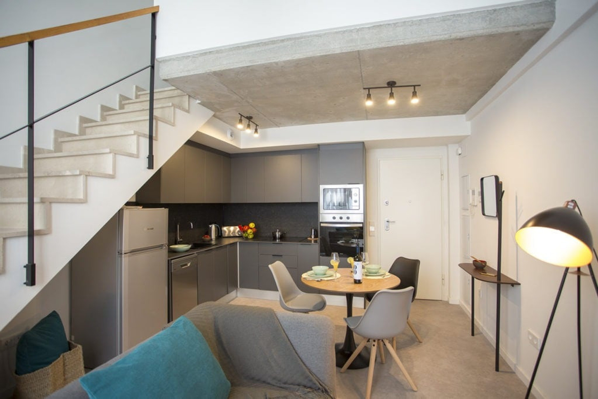 Dining area image 2