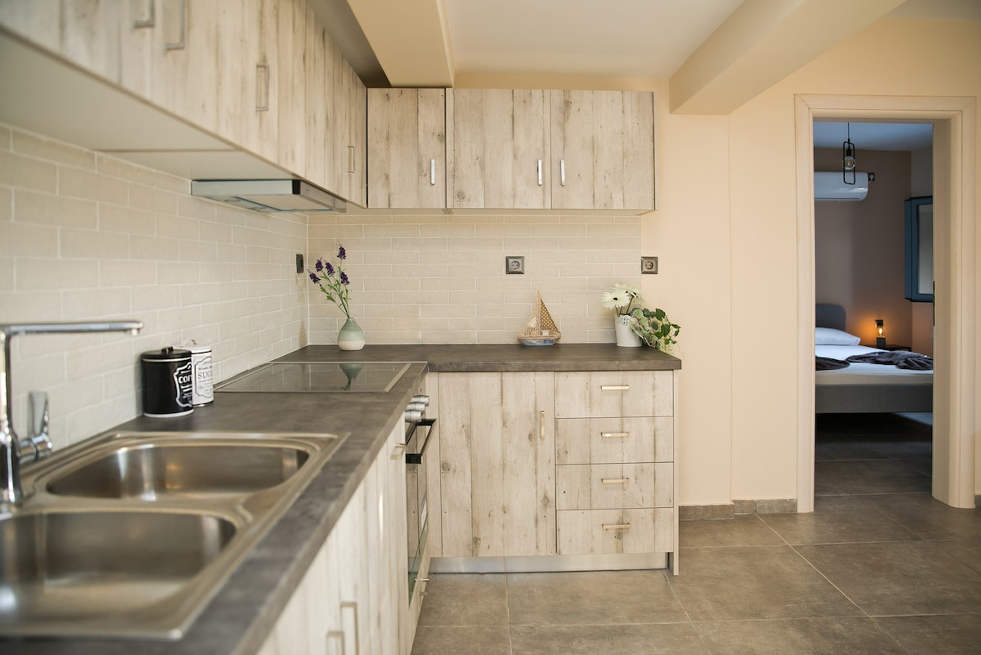 Full kitchen
