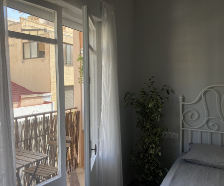 Airen Room - Private Balcony, Open Closet, Sunny