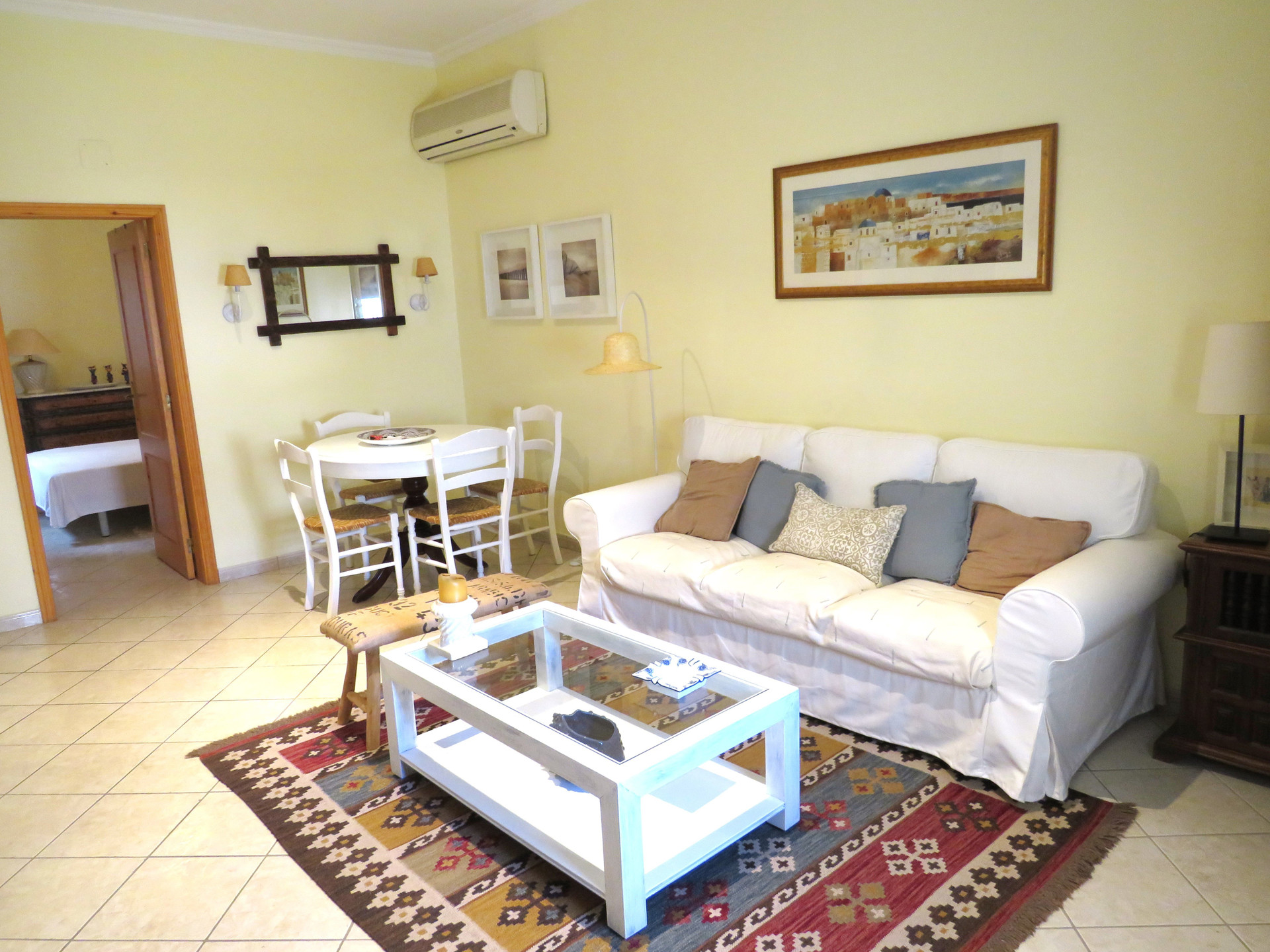 Sala de estar/jantar com AC