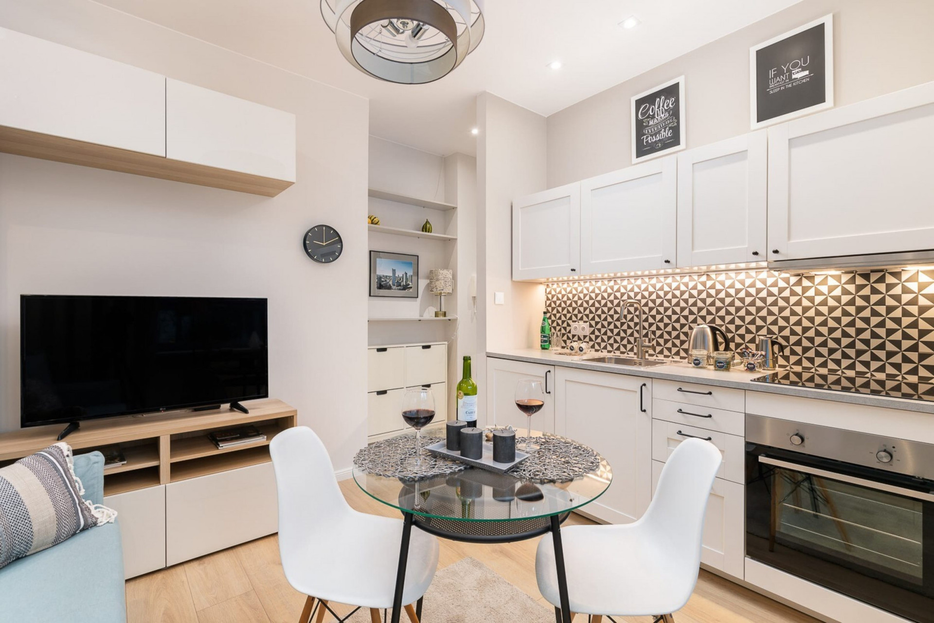 Full equipped kitchen - cutlery, dishes and kitchen utensils.
