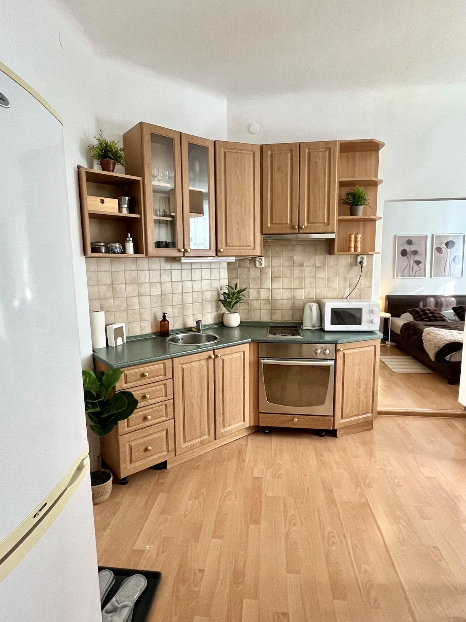 Full kitchen