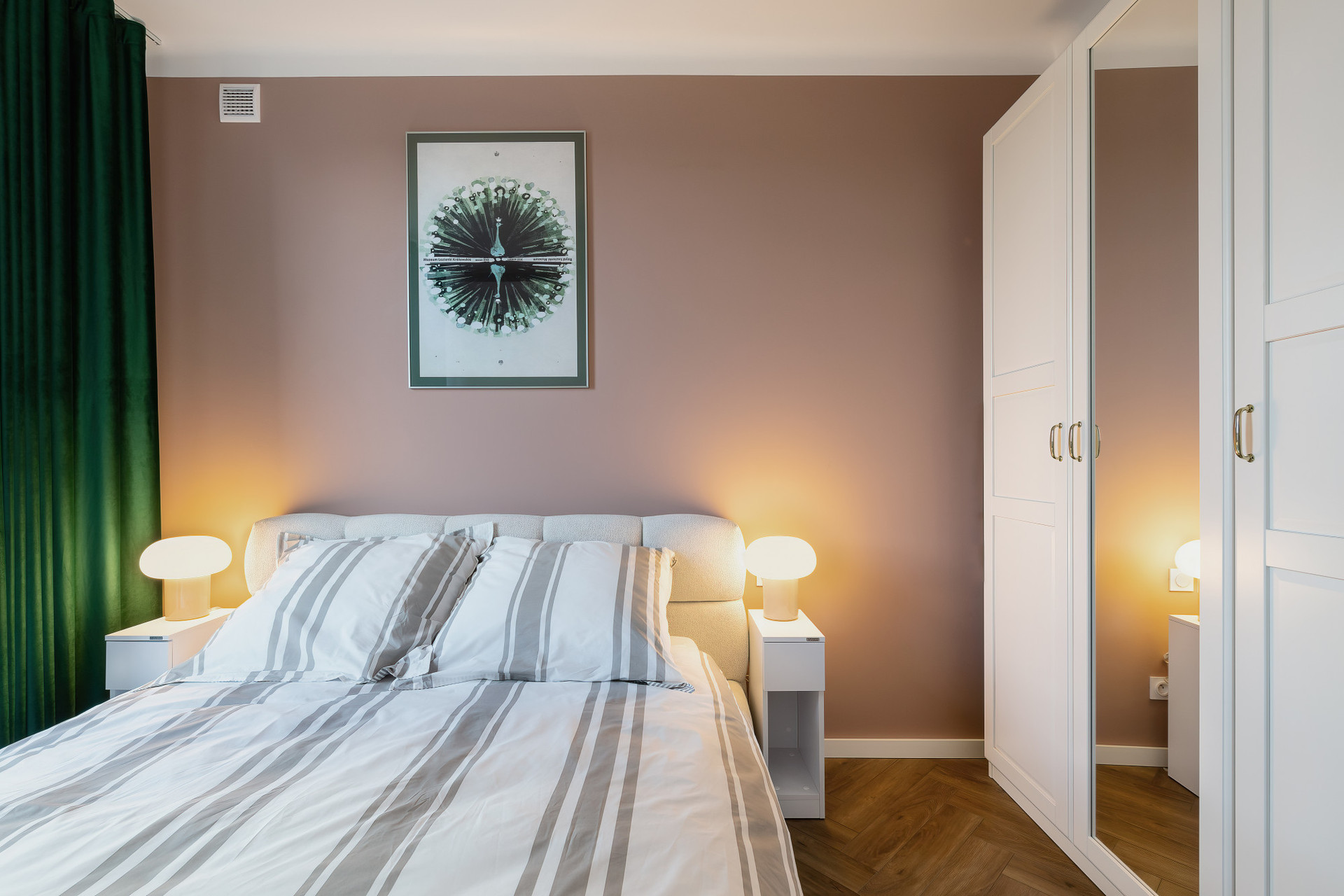 sypialnia mniejsza / smaller bedroom