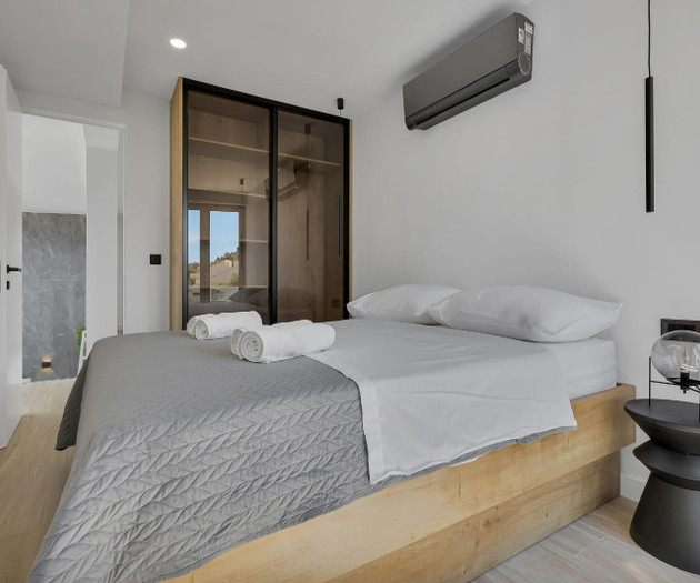 Penthouse Soll 100m from sea