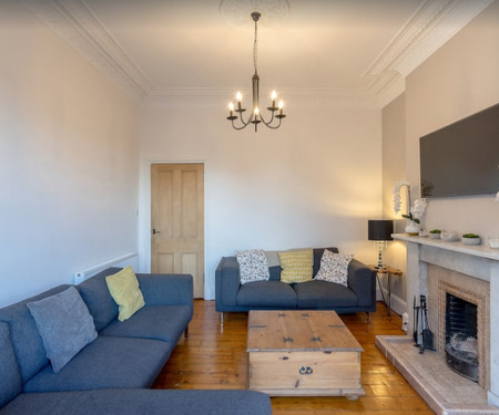 * High Ceiling 3bed Flat in Edinburgh*