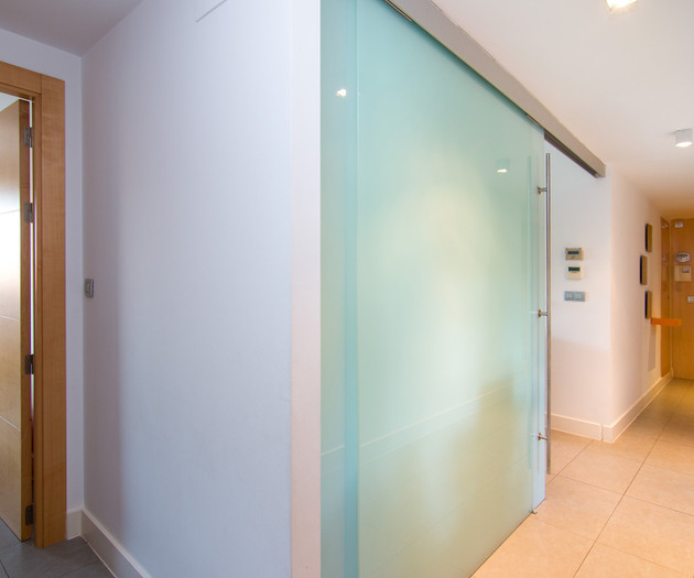 Full apartment conveniently located, 3+ months